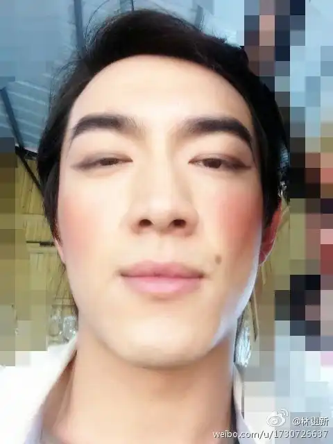  明星搞怪自拍照笑死人不偿命