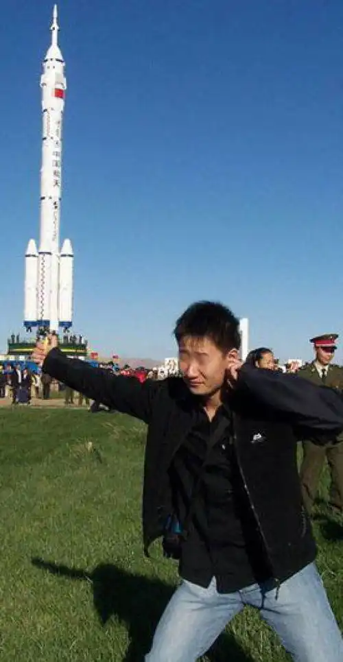  搞笑图片大兄弟你头上冒烟了,你是不是练功走火入魔了