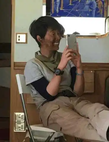 海清晒丑照祝大家小年快乐,网友表示她还有这样一面