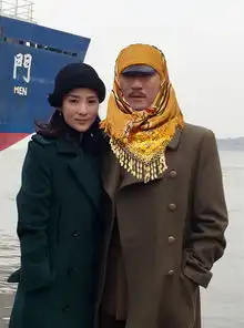  黄围巾风蒋勤勤晒微博恶搞友人的合照