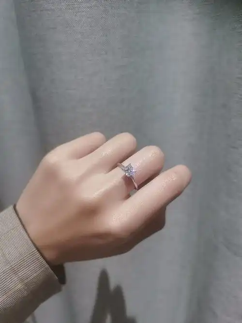  比利时魔星钻和天然钻石到底怎么选