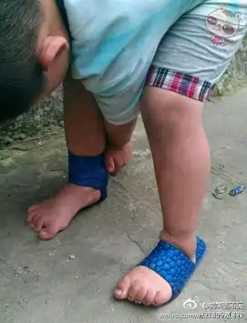 胖子搞笑图片人物脚上