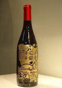  我想知道酒瓶上雕刻工艺制作流程是什么,我发一张照片,就是这个效果,