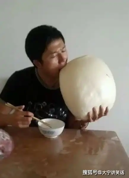  搞笑gif图三胞胎找了三胞胎会不会认错了