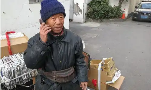 我跟老公百万身价,婆婆却每天捡垃圾为生,听到收废品的话气吐血  我跟老公百万身价,婆婆却每天捡垃圾为生,听到收废品的话气吐血