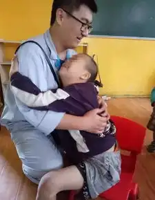  关爱智障儿童感受生命热度