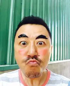  陈妍希扮鬼脸卖萌自黑明星搞怪犯二大起底