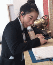  爆笑gif嫂子,差不多就行了,大街上收拾大哥让他好难堪的