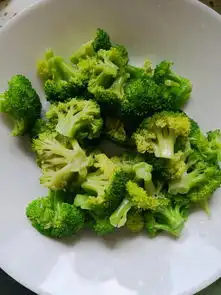  西兰花炒虾仁的做法