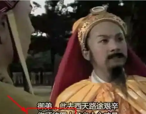 笑人的穿帮镜头李云龙喝矿泉水,姑娘嘴里塞卫生纸  笑人的穿帮镜头李云龙喝矿泉水,姑娘嘴里塞卫生纸