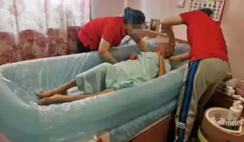  上海高端养老院一段偷拍视频曝光当你老了,走不动了