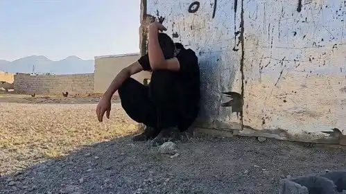  女孩瞒着父母跟心爱的男人结婚,回娘家看望父母,遭到父母的反对