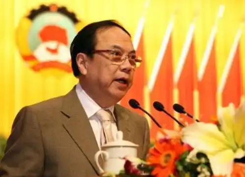  广东头号警花王菲落马疯狂敛财上亿,与高官情夫双双下台