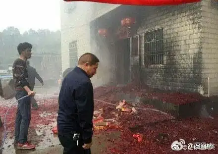 搞笑自己点的炮,哭着也要炸完,炸的妈都不认识  搞笑自己点的炮,哭着也要炸完,炸的妈都不认识