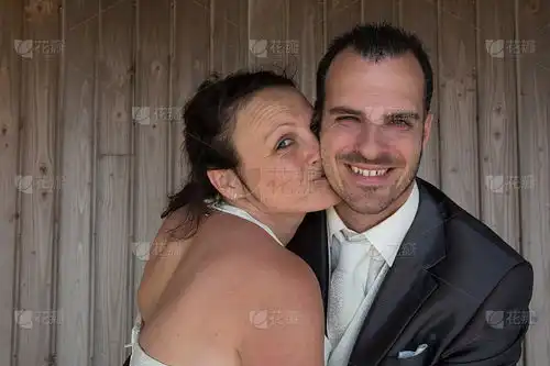 新婚夫妇在一起很开心其他图片  新婚夫妇在一起很开心其他图片