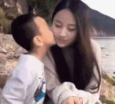 搞笑gif大姐,你家的狗狗真幸福,还办婚礼
