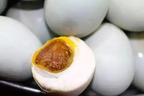  咸鸭蛋还是奶奶腌的最好吃,分享奶奶腌咸鸭蛋的秘制配方,快收藏