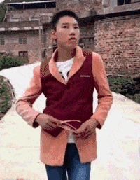  搞笑gif趣图,女儿和妈妈的日常,妈妈的表情亮了