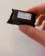  搞笑gif小哥,为什么要把眉毛剃掉呢