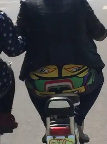  搞笑图片幽默段子笑话装修师傅,我卫生间的门要怎么关起来