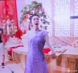  杨紫晒照吐槽横店非饿即热网友又自黑