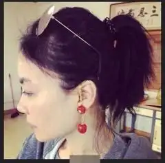  王菲罕见搞怪私房照手持宝剑犯二扮侠女