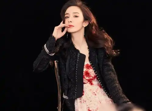 杨幂生日好友送祝福,杨颖祝福配图显情商,疑在内涵迪丽热巴  杨幂生日好友送祝福,杨颖祝福配图显情商,疑在内涵迪丽热巴