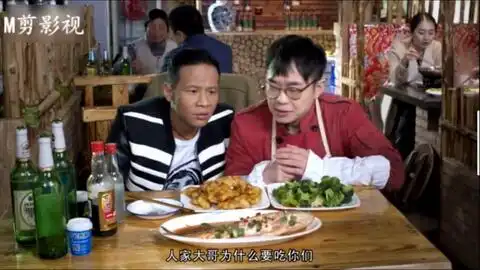 喜剧笑片宋小宝吃饭时要跟鱼干起来了,这场面是要笑翻全场啊  喜剧笑片宋小宝吃饭时要跟鱼干起来了,这场面是要笑翻全场啊