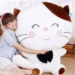  女孩都想要各种萌萌的玩偶,抱着一起睡,暖和又舒适