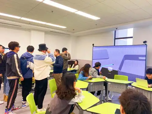  虚拟仿真教学演示课在港首秀炫技