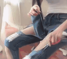  牛哥邪恶美女gif动图冰棍吃的这么销魂还直播
