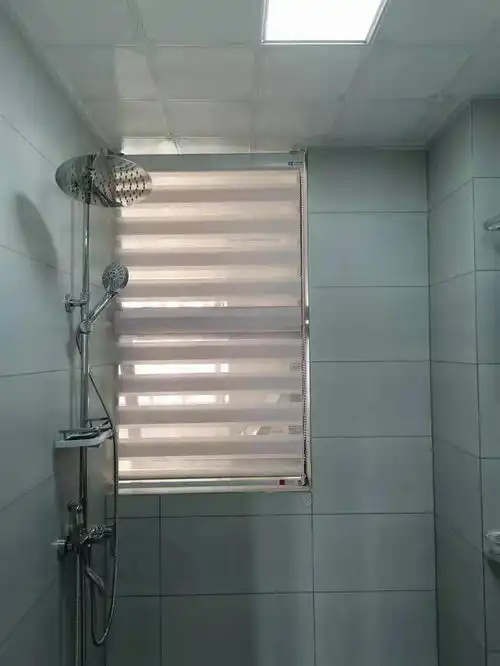  今天上午安装两家窗帘的效果图
