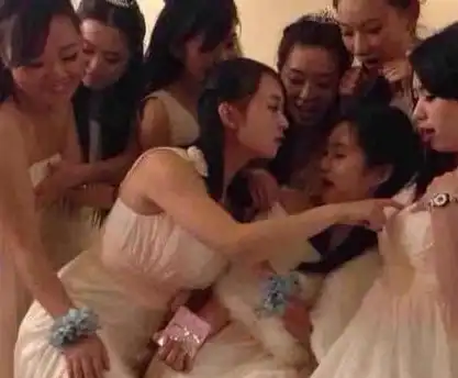  搞笑图片gif现在的伴娘可不是一般人能当的各个都是人才