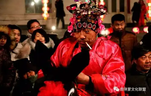敲锣打鼓起床图片搞笑小