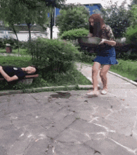  搞笑gif段子美女,你这样太费男朋友了
