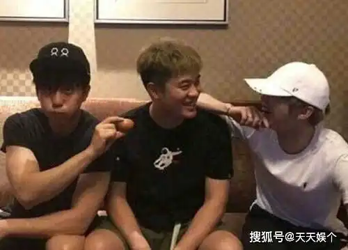  陈赫晒大女儿露脸照,粉丝夸赞和妈妈一样美,陈赫张子萱已成功洗白