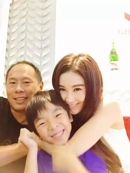  15岁财政独立,与刘德华搭档,任性不生孩子,50岁颜值在线