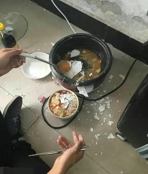  搞笑gif段子猜猜她们两个谁能胜利