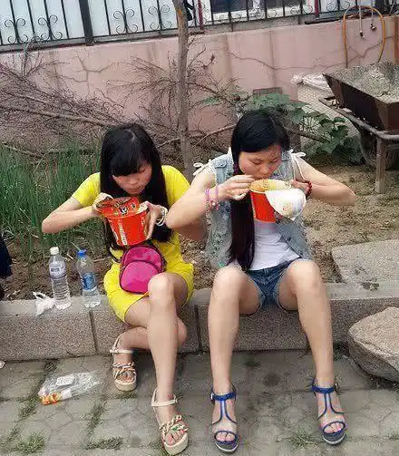  搞笑gif图男人化妆都可以这么漂亮,让我们女人情何以堪