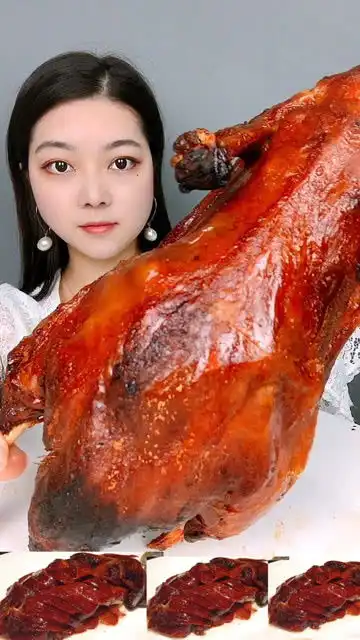  小姐姐吃烤鸭