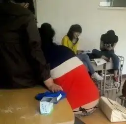  搞笑图片前面的姐姐你在多看一会我不着急