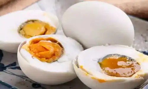 原来吃咸鸭蛋好处这么多,可惜这些人不能吃快看看有没有你 原来吃咸鸭蛋好处这么多,可惜这些人不能吃快看看有没有你