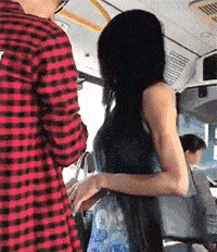  搞笑gif趣图二哈看什么看,没见过少女心的狗子吗