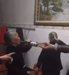 特么的滚蛋居然戳我的大奶  特么的滚蛋居然戳我的大奶