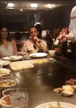 夏天,女生不要穿肉色的衣服啊,我以为眼花了哈哈哈哈