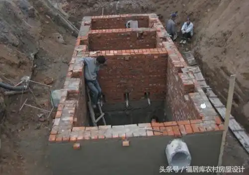 红砖砌三格化粪池照片
