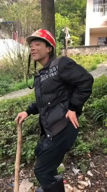  土味情话撩妹,被女子吐口水嫌弃