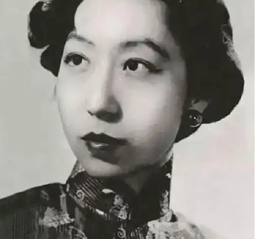  张爱玲嫌弃,林徽因无视,为何冰心不招人待见少女不懂人间坎坷