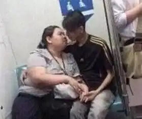 搞笑图片好热哦只顾