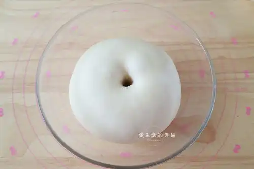  做面包时,记住这个小诀窍,做出的个个都是软胖子,绝不翻车